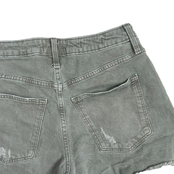 Universal Thread Vintage Midi Gray Denim Shorts - Picture 4 of 9